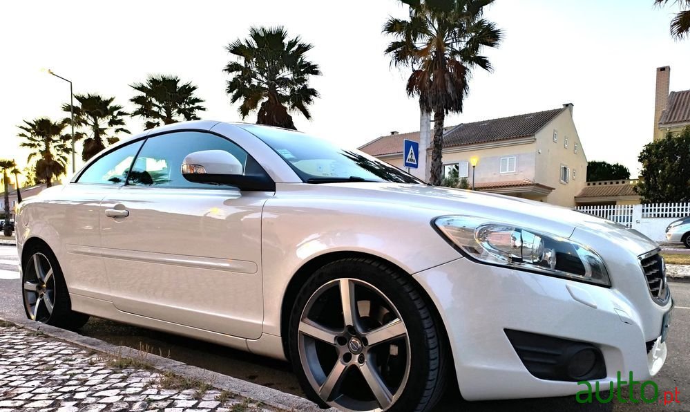 2011' Volvo C70 D3 Momentum photo #3