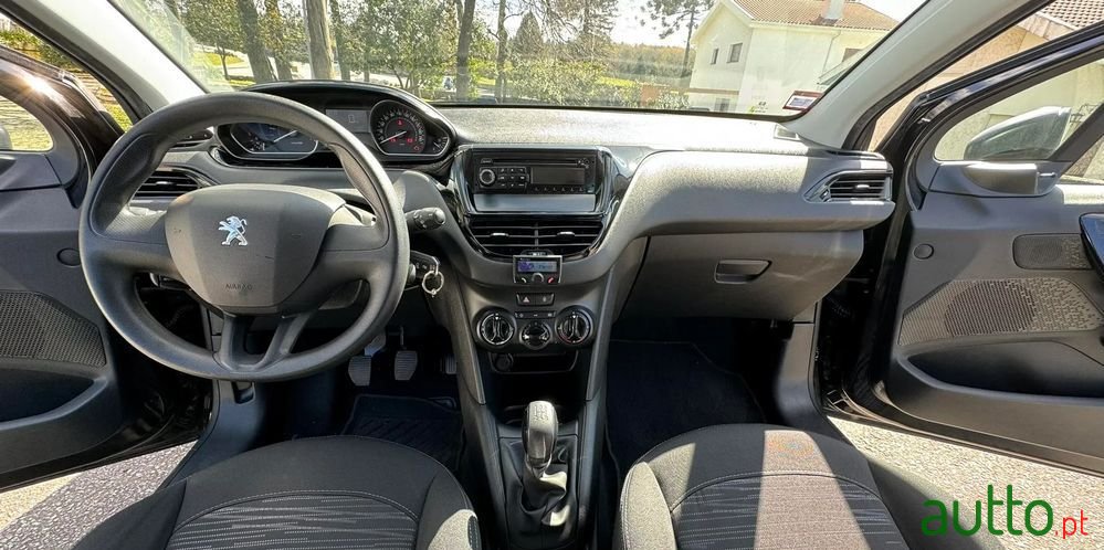 2015' Peugeot 208 Puretech photo #4