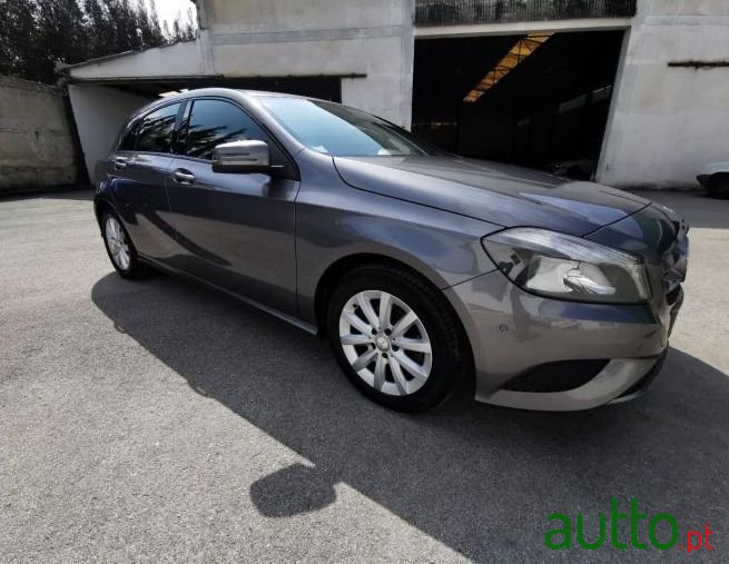 2015' Mercedes-Benz A-160 photo #2