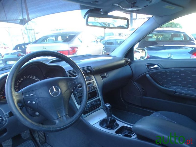 2004' Mercedes-Benz C-220 photo #5