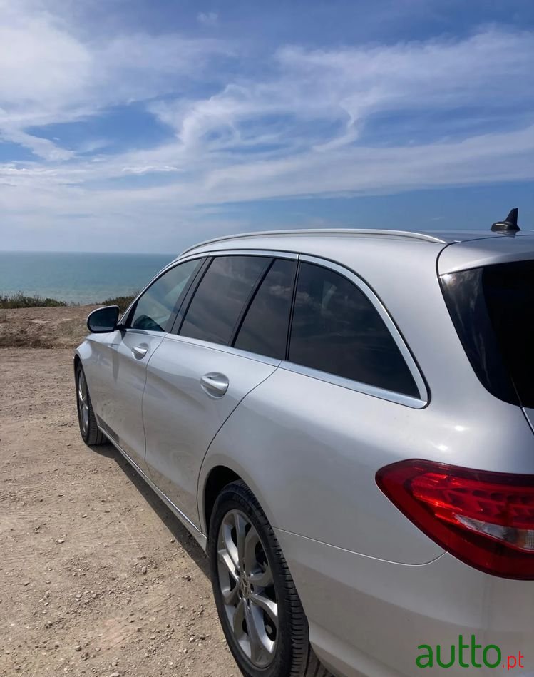 2018' Mercedes-Benz Classe C photo #4