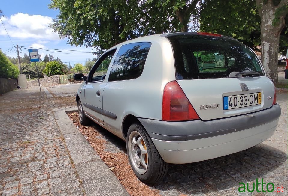 2000' Renault Clio photo #1