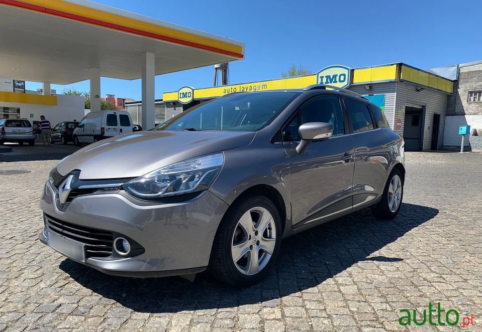 2016' Renault Clio Sport Tourer photo #1