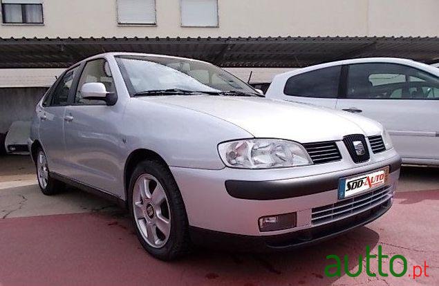 2001' SEAT Cordoba photo #1