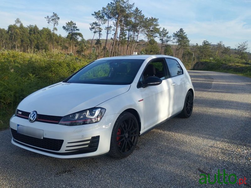 2013' Volkswagen Golf photo #3