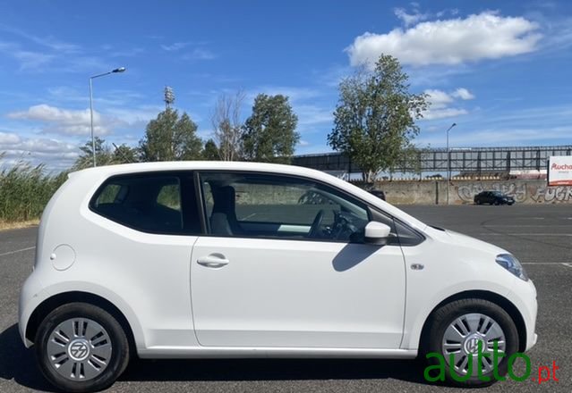 2015' Volkswagen Up photo #2
