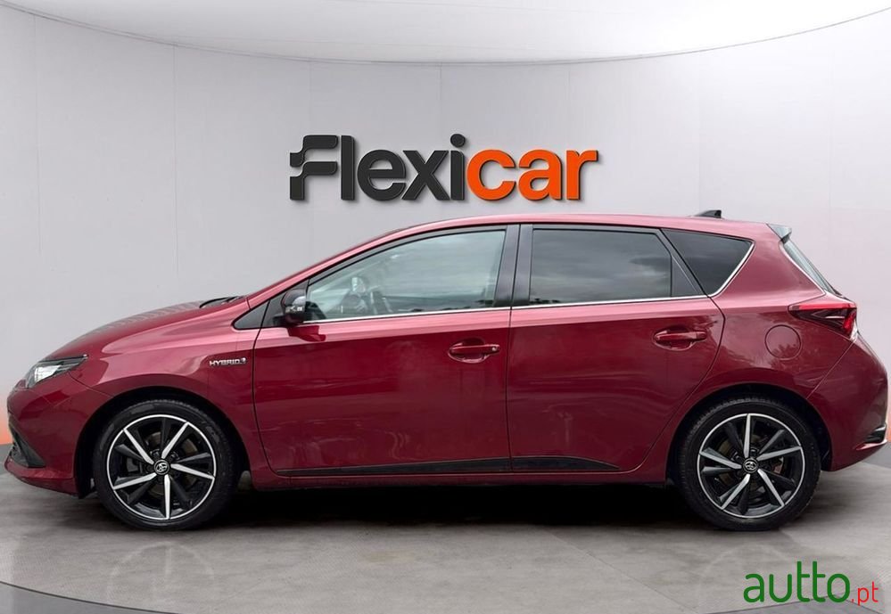 2017' Toyota Auris photo #2
