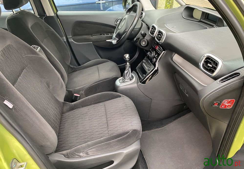 2009' Citroen C3 Picasso photo #5