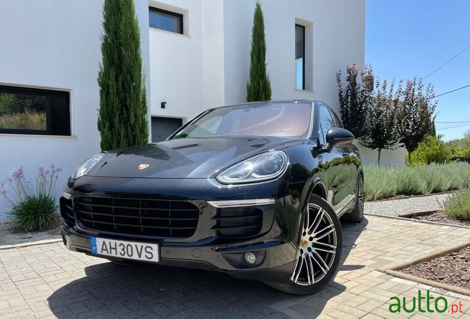 2015' Porsche Cayenne photo #2