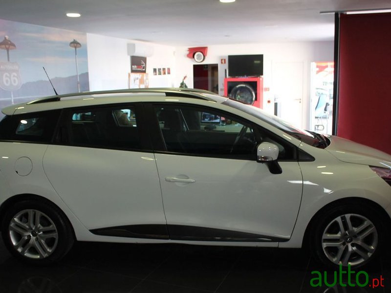 2016' Renault Clio Sport Tourer photo #3