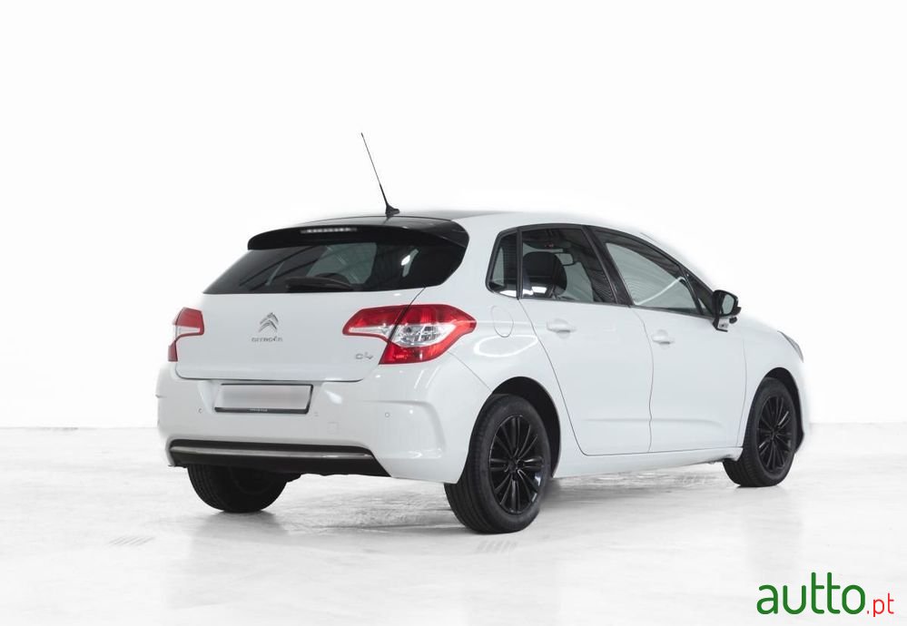 2011' Citroen C4 photo #3