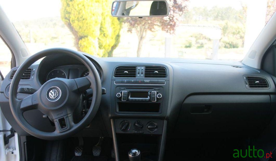 2014' Volkswagen Polo 1.2 Tdi Trendline photo #3