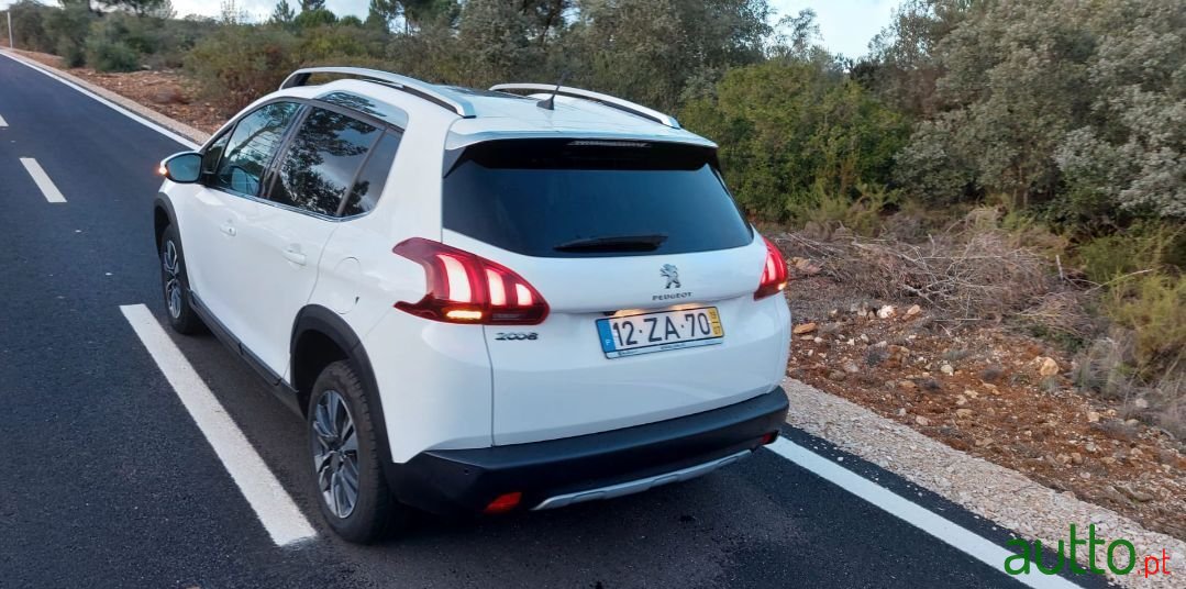 2019' Peugeot 2008 photo #2