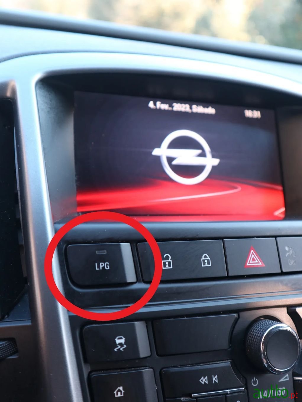 2015' Opel Astra photo #4