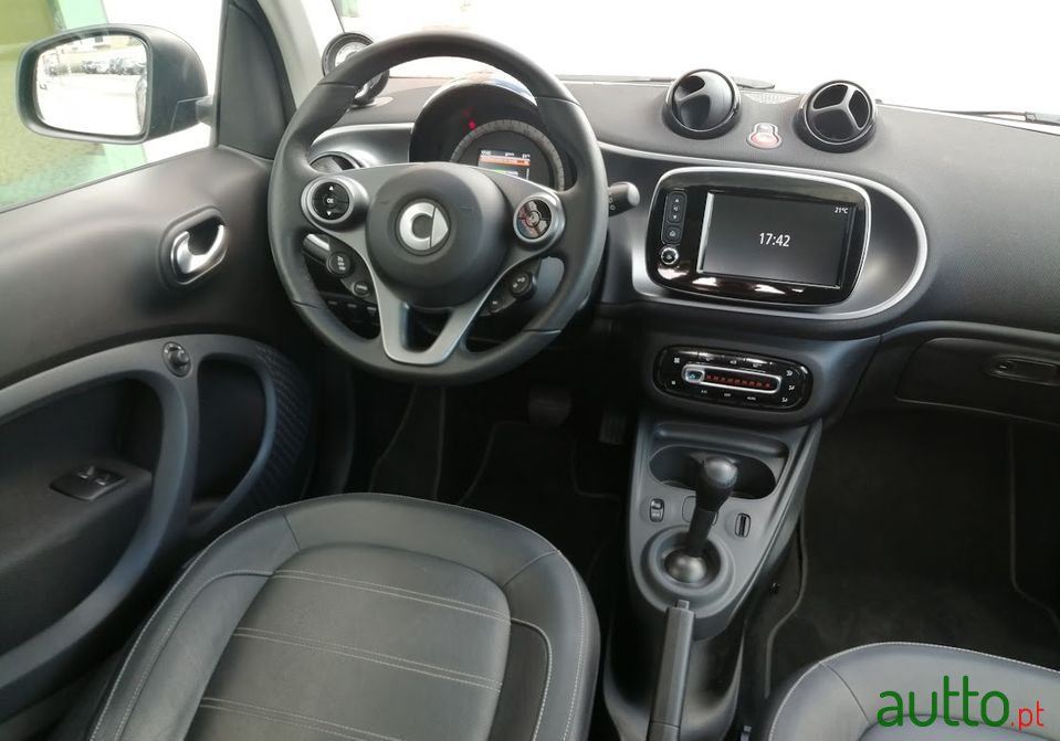 2019' Smart Fortwo photo #6