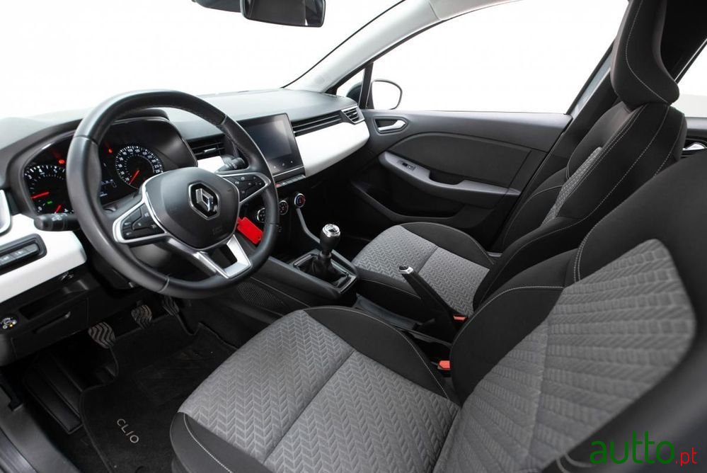 2023' Renault Clio photo #6