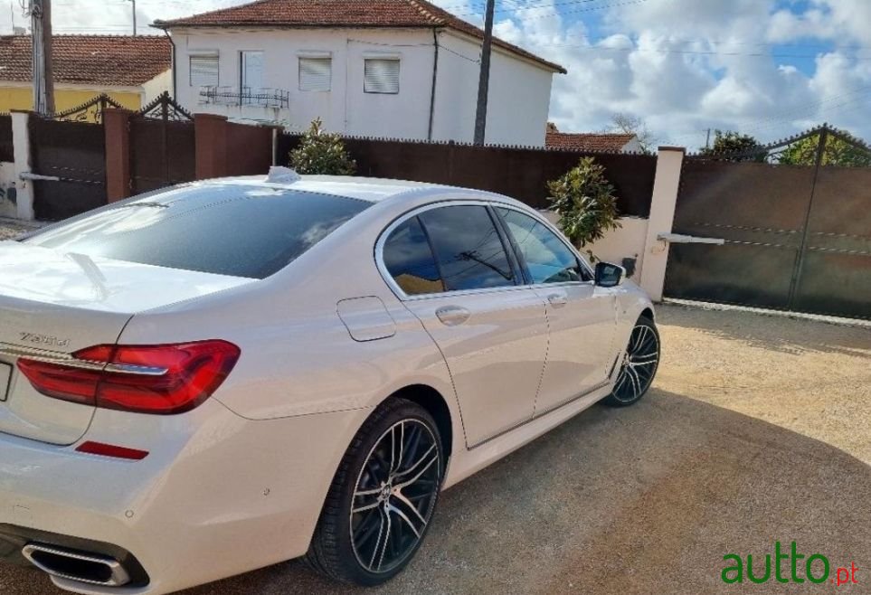 2018' BMW 730 photo #2