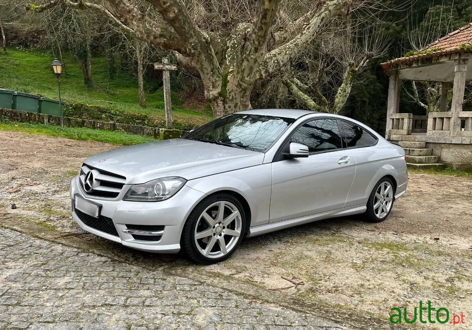 2012' Mercedes-Benz C-220 photo #1