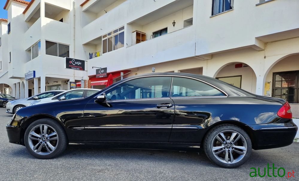 2005' Mercedes-Benz CLK 220 photo #2