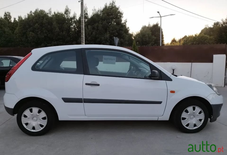 2008' Ford Fiesta photo #3