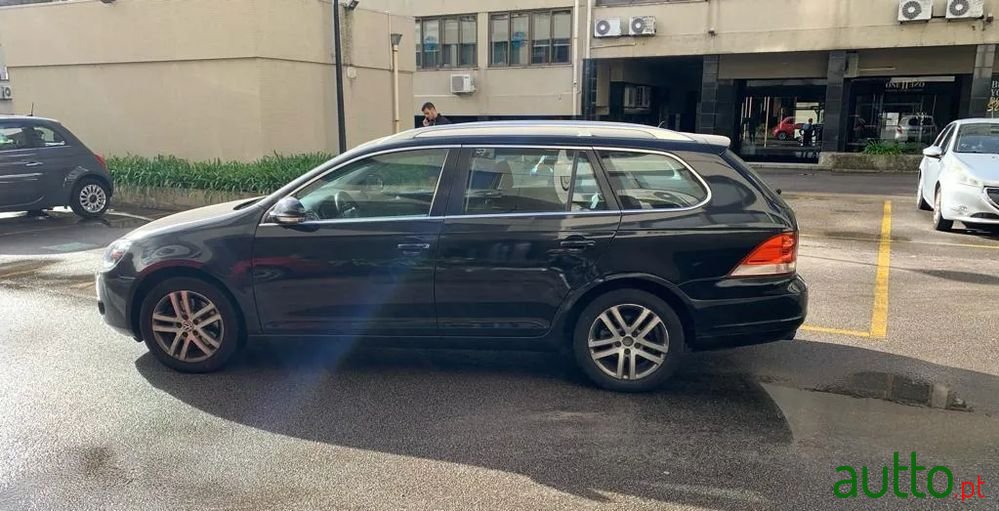 2010' Volkswagen Golf Variant photo #2