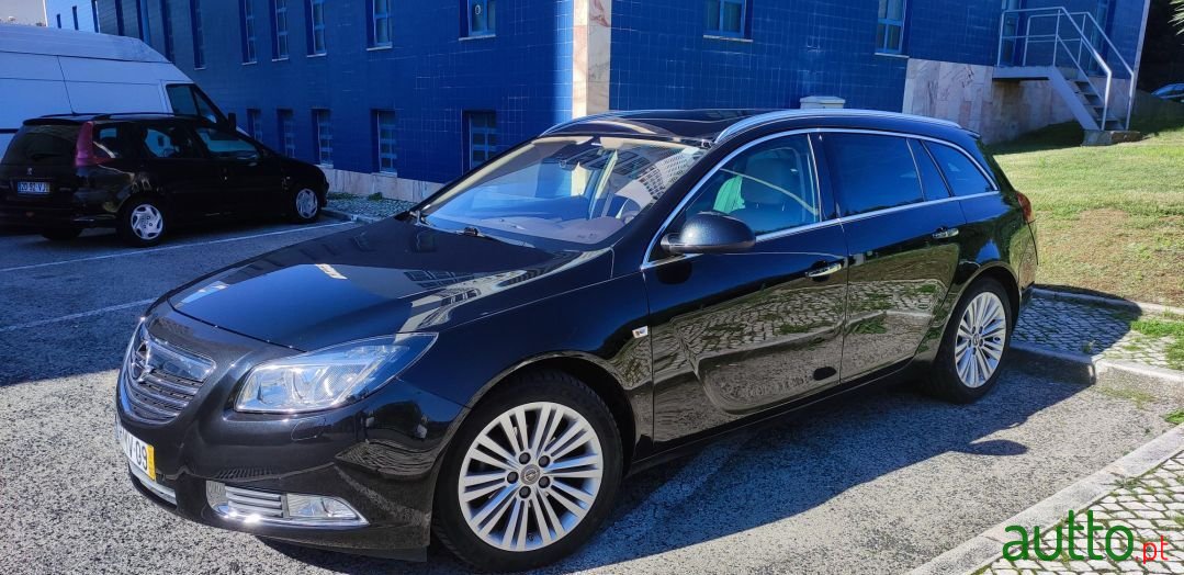 2012' Opel Insignia Sports Tourer photo #1