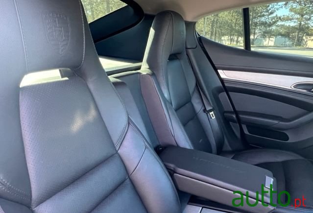 2013' Porsche Panamera photo #5