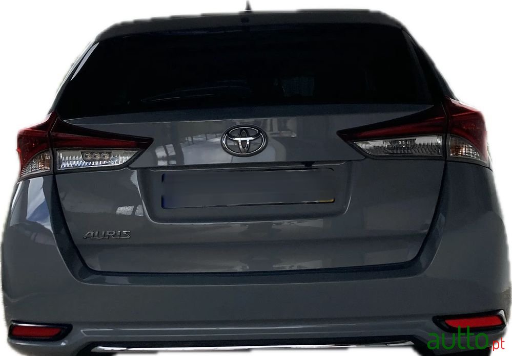 2018' Toyota Auris Touring Sports photo #5