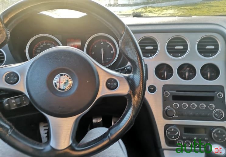 2008' Alfa Romeo 159 photo #2