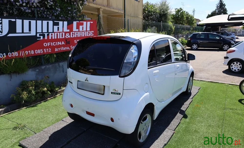 2015' Mitsubishi i-MiEV Invite photo #4