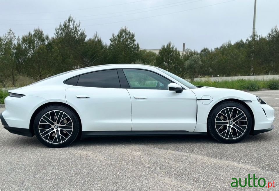 2021' Porsche Taycan photo #6