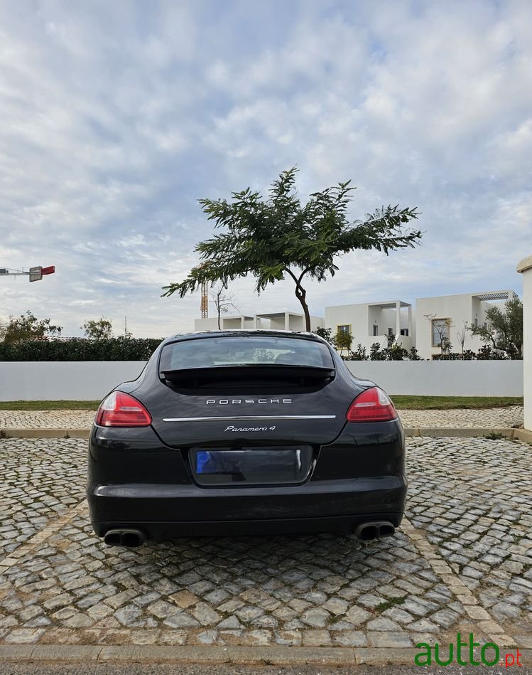 2011' Porsche Panamera 4 Pdk photo #3
