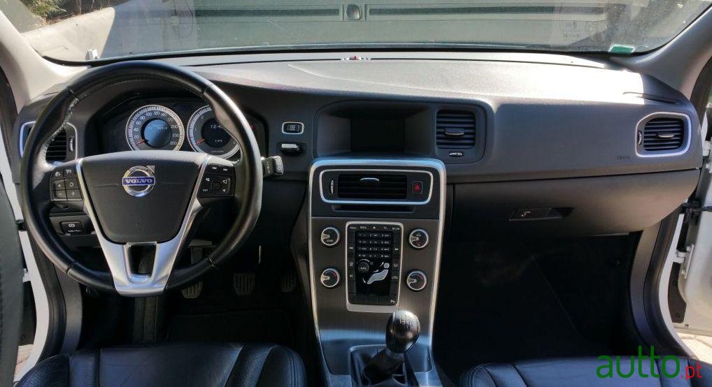 2011' Volvo V60 2.0 D3 photo #2