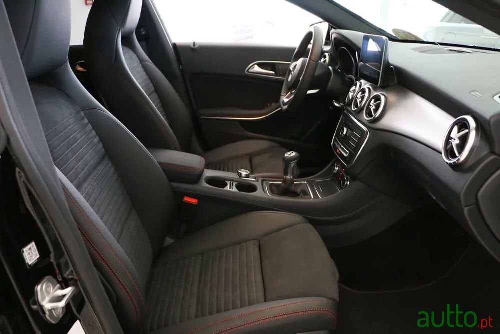 2017' Mercedes-Benz Classe Cla photo #3