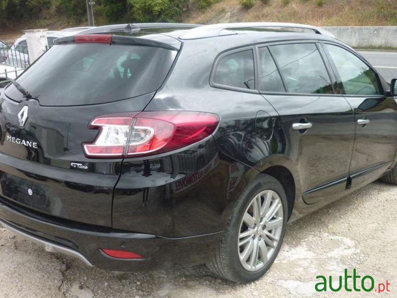 2012' Renault Megane Sport Tourer photo #1