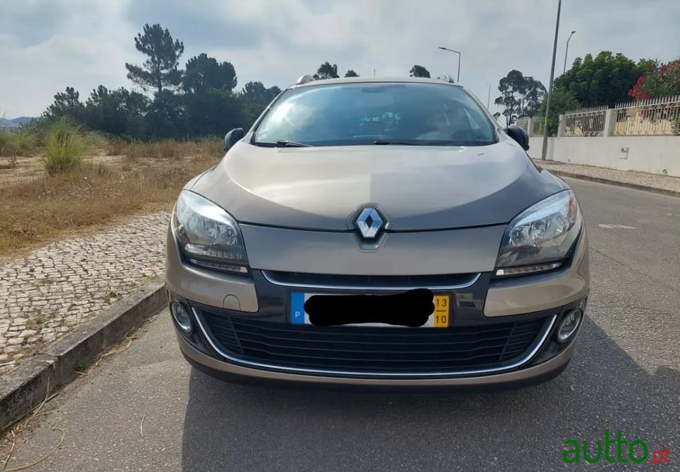 2013' Renault Megane Sport Tourer photo #3