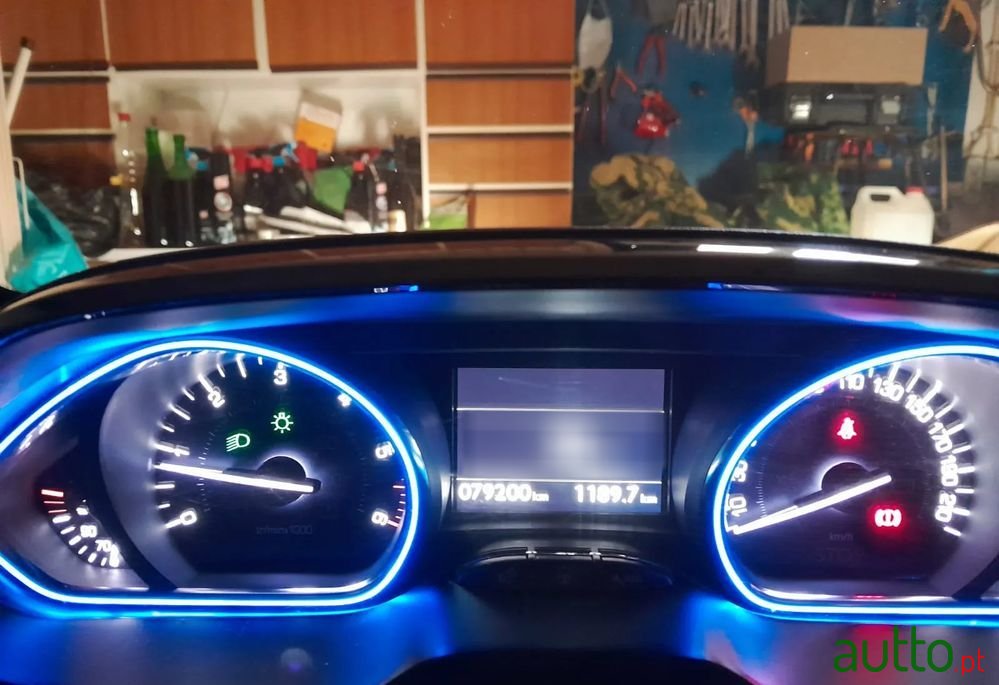 2015' Peugeot 2008 1.6 Bluehdi Allure photo #6