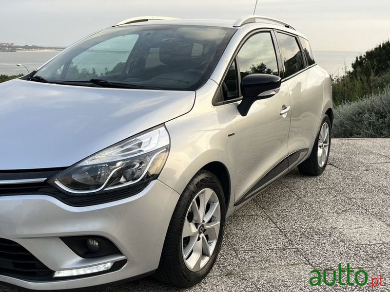 2018' Renault Clio Sport Tourer photo #5