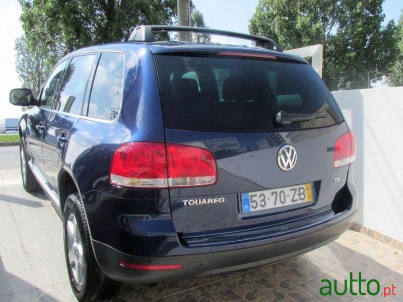 2004' Volkswagen Touareg photo #2