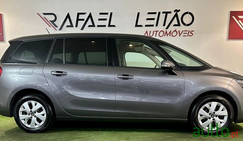 2020' Citroen C4 SpaceTourer photo #6