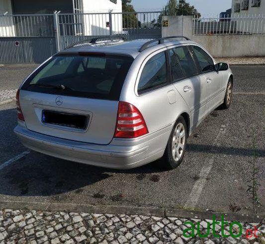 2004' Mercedes-Benz C-220 Cdi Elegance photo #2