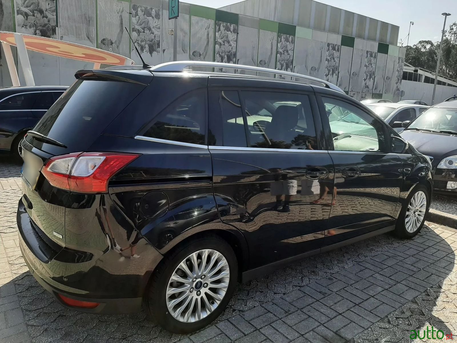 2012' Ford Grand C-MAX photo #3