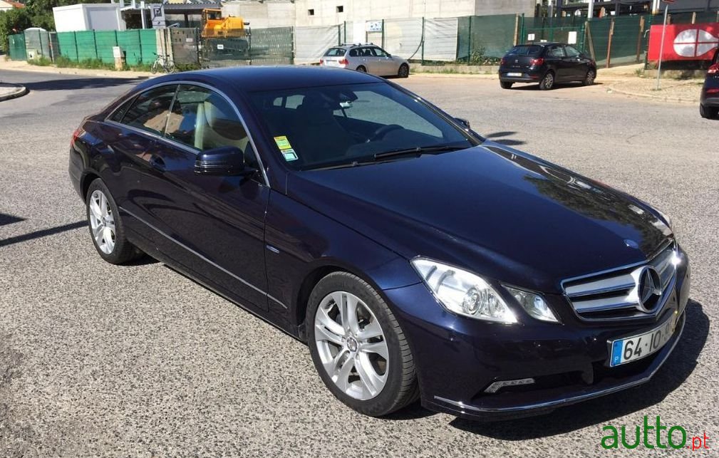 2009' Mercedes-Benz E-250 photo #1