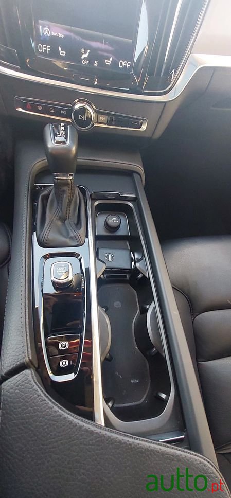 2017' Volvo V90 photo #3