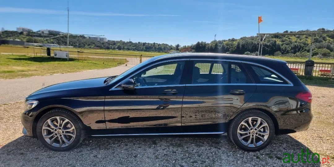 2017' Mercedes-Benz 200 photo #2