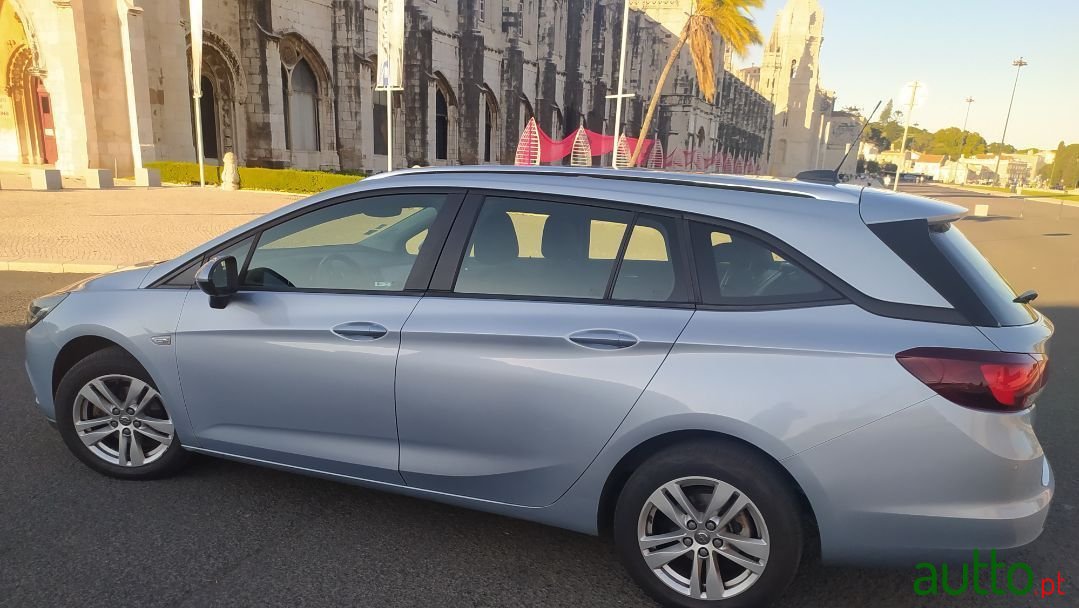 2017' Opel Astra Sports Tourer photo #3