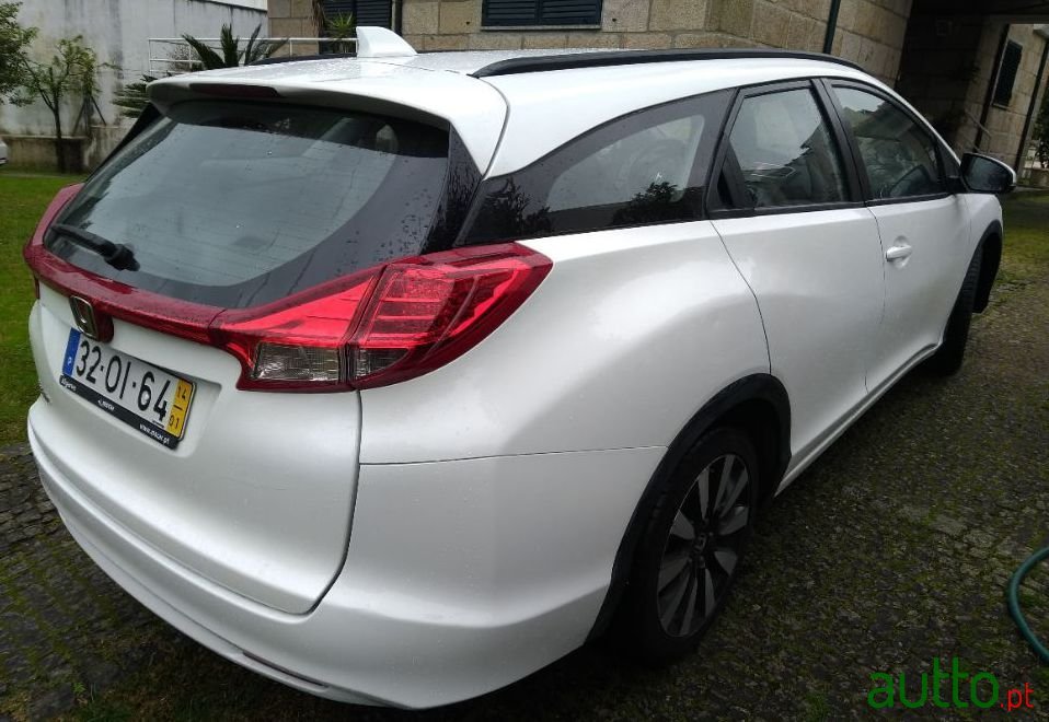 2014' Honda Civic Tourer photo #3