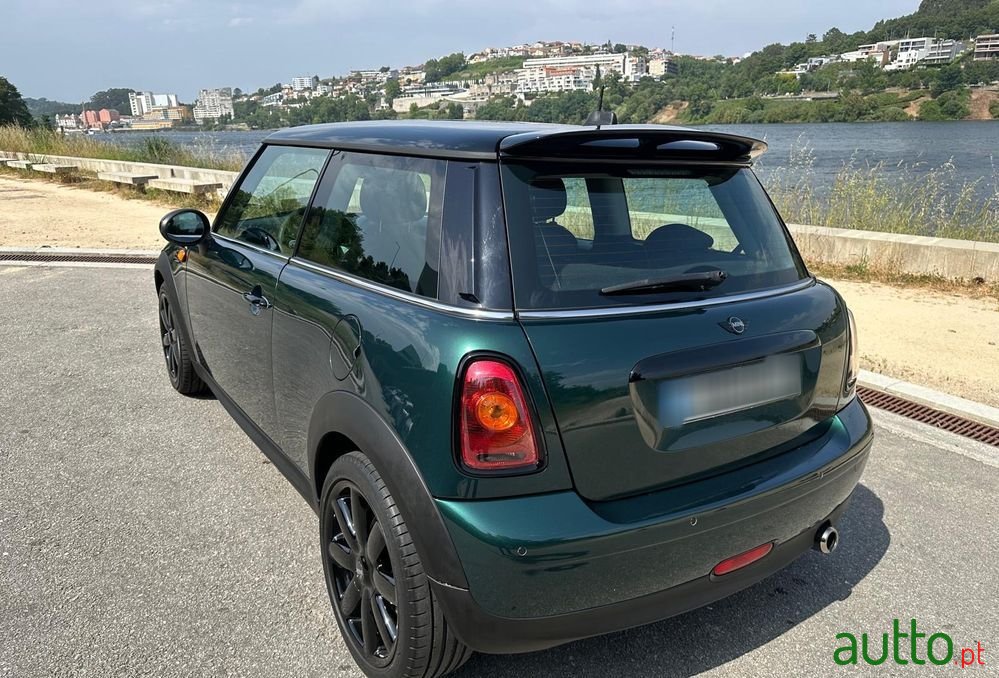 2010' MINI Cooper D 3 Portas photo #3