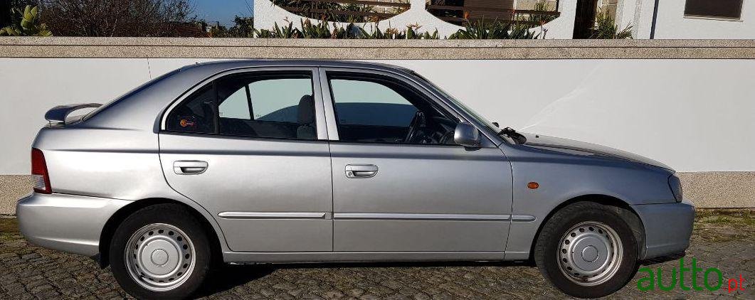 2002' Hyundai Accent photo #4