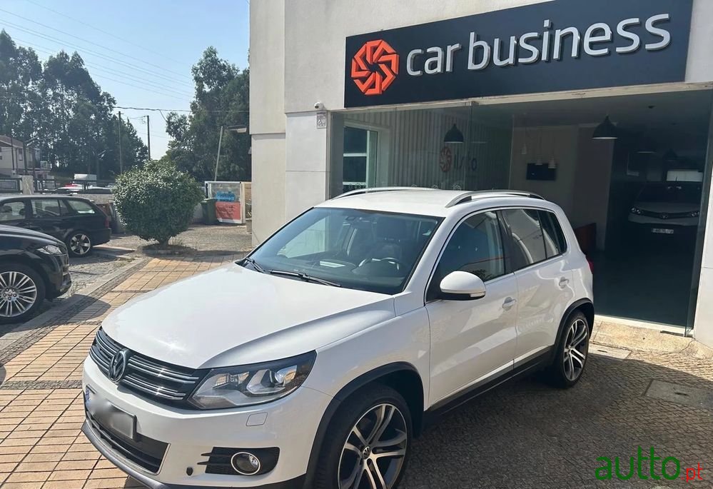 2011' Volkswagen Tiguan photo #1